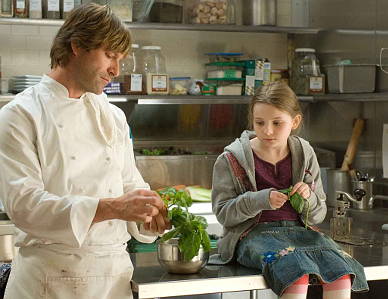Nick  (Aaron Eckhart) con Zoe (Abigail Breslin)
