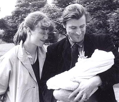 Sylvia e Ted con la primogenita